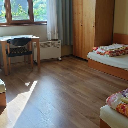 Mihaela Lake Retreat Yuvalar المظهر الخارجي الصورة