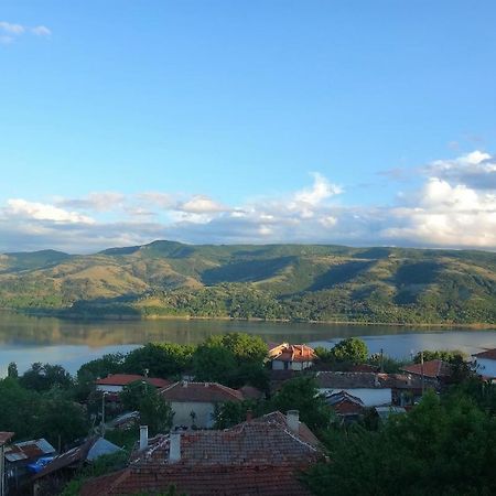 Mihaela Lake Retreat Yuvalar المظهر الخارجي الصورة