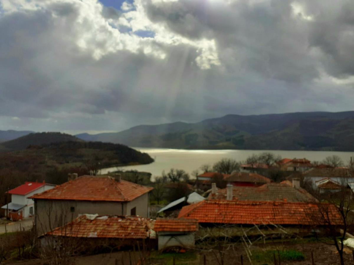 Mihaela Lake Retreat Yuvalar المظهر الخارجي الصورة