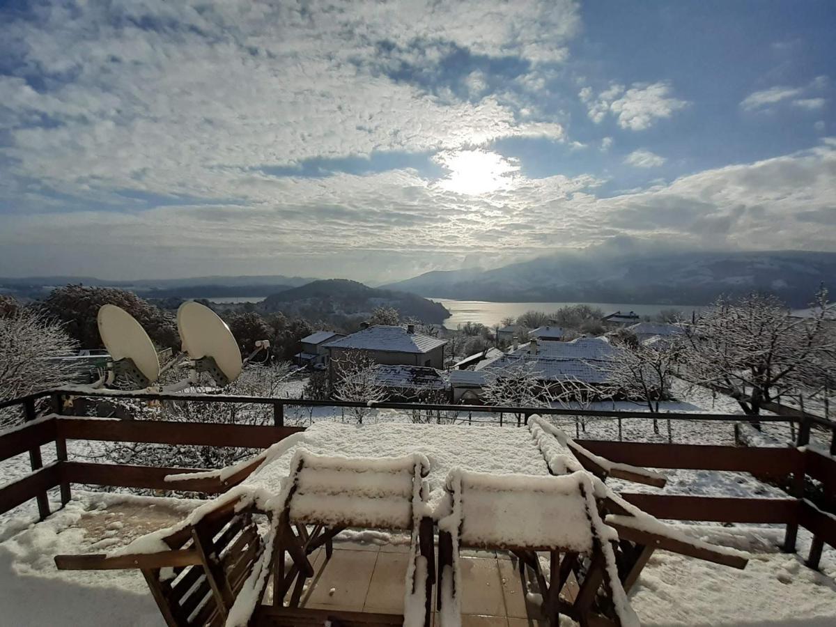 Mihaela Lake Retreat Yuvalar المظهر الخارجي الصورة