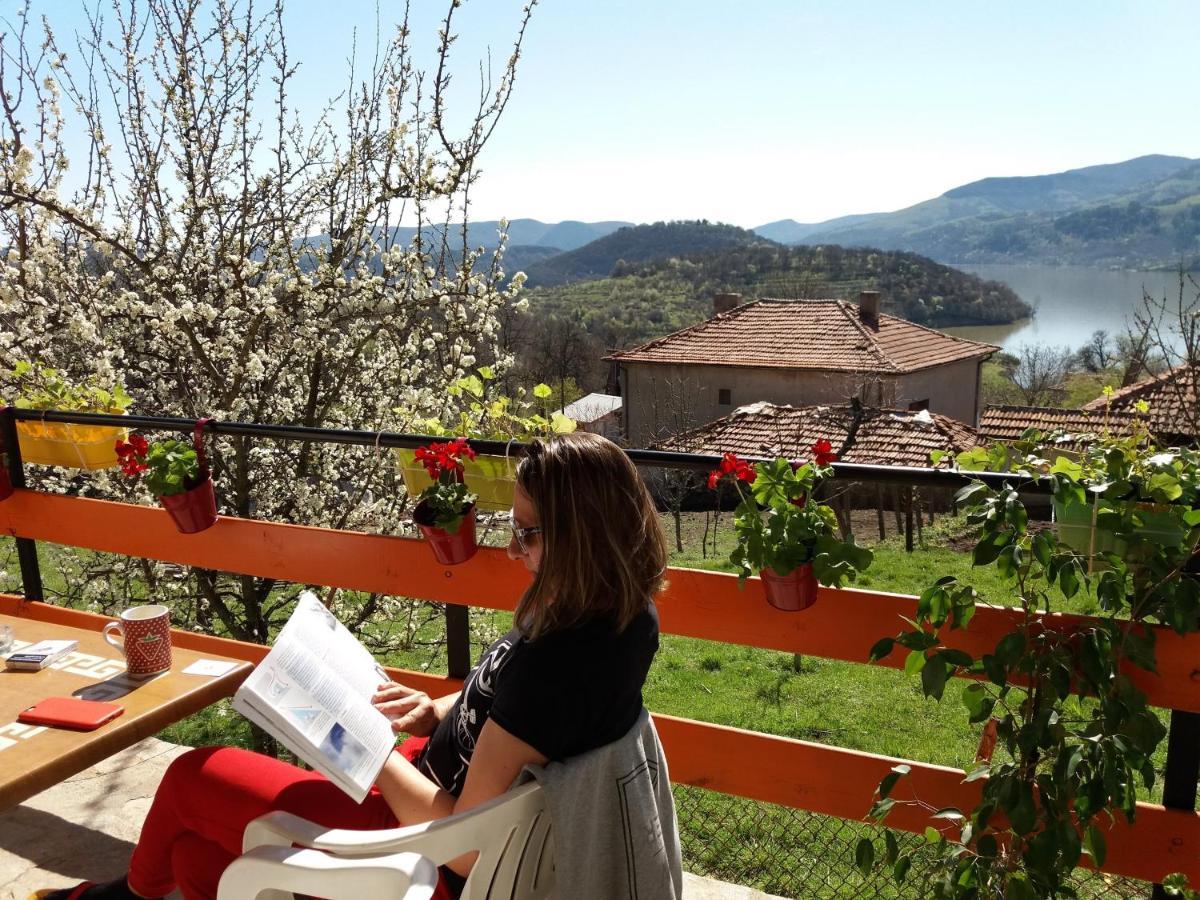 Mihaela Lake Retreat Yuvalar المظهر الخارجي الصورة