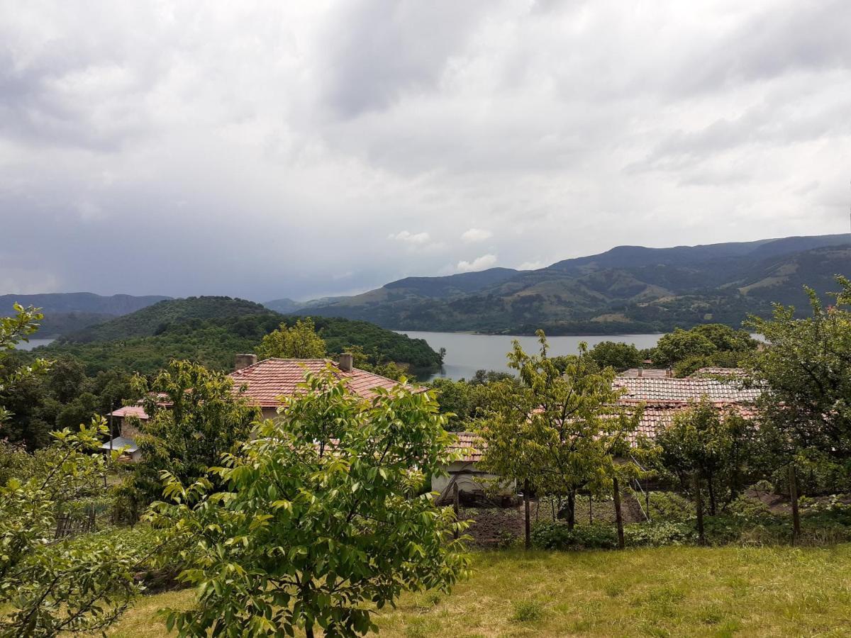 Mihaela Lake Retreat Yuvalar المظهر الخارجي الصورة