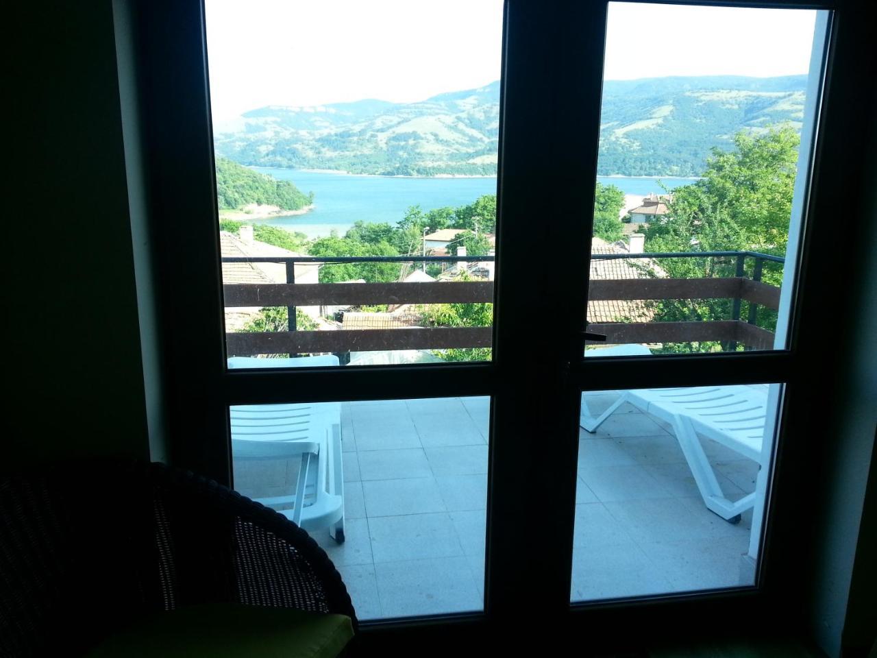 Mihaela Lake Retreat Yuvalar المظهر الخارجي الصورة