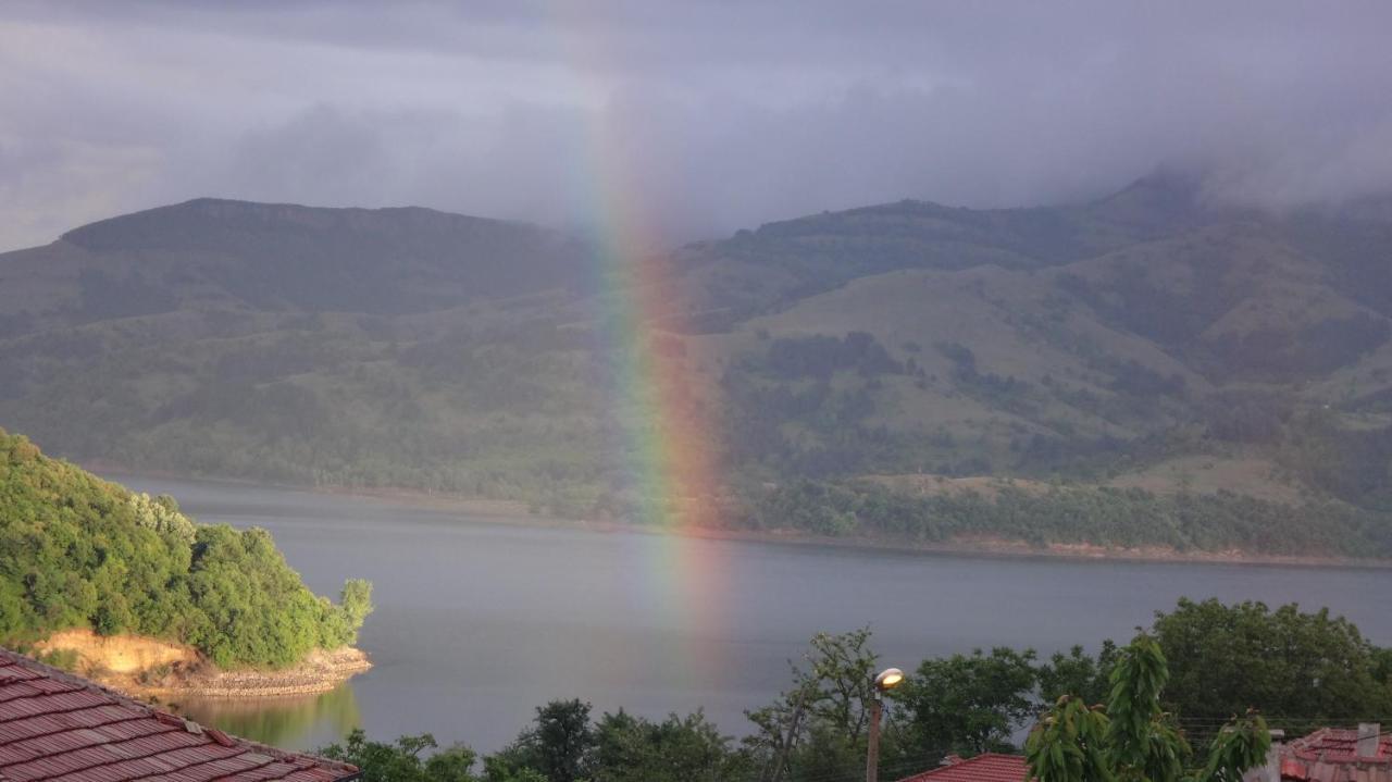 Mihaela Lake Retreat Yuvalar المظهر الخارجي الصورة