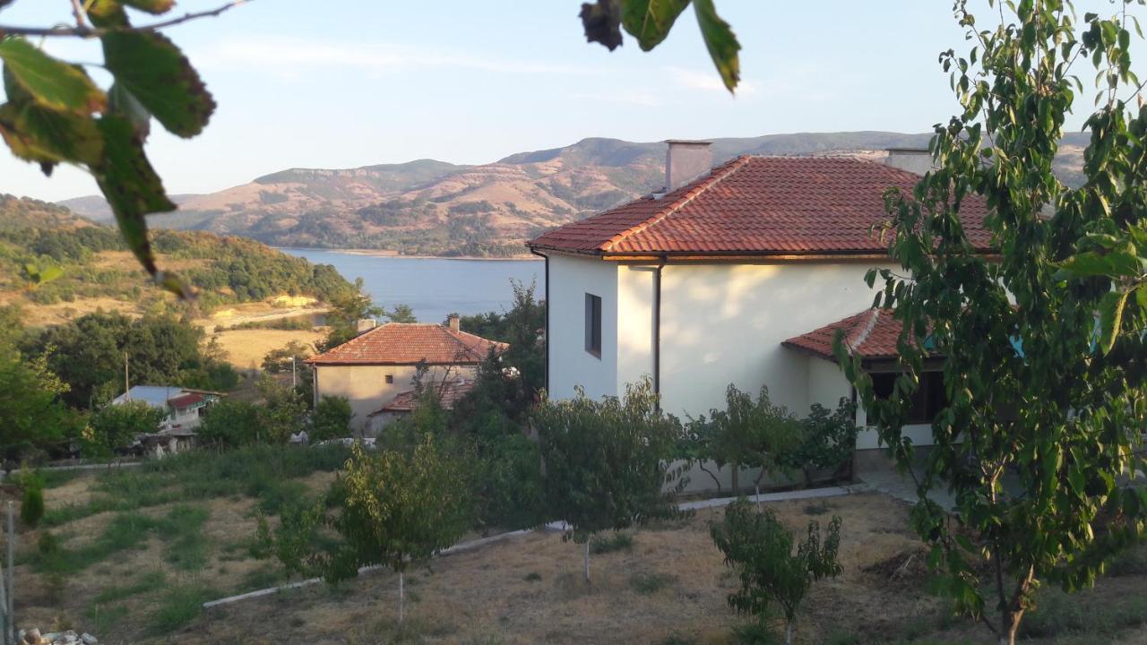 Mihaela Lake Retreat Yuvalar المظهر الخارجي الصورة