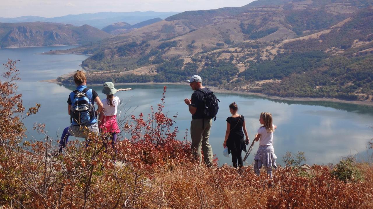 Mihaela Lake Retreat Yuvalar المظهر الخارجي الصورة