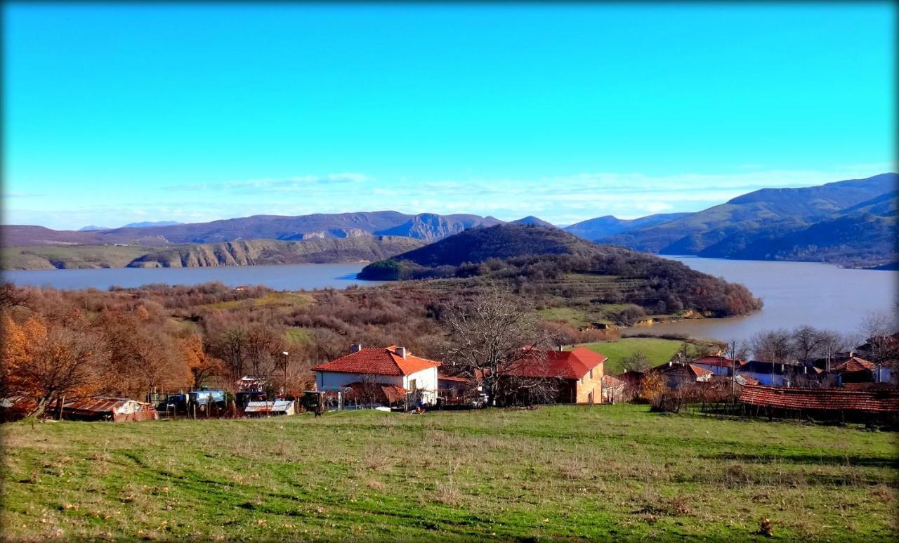 Mihaela Lake Retreat Yuvalar المظهر الخارجي الصورة