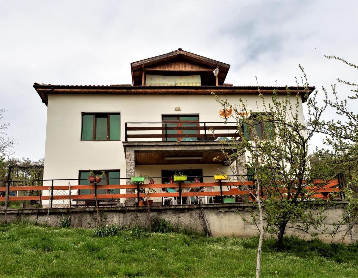 Mihaela Lake Retreat Yuvalar المظهر الخارجي الصورة